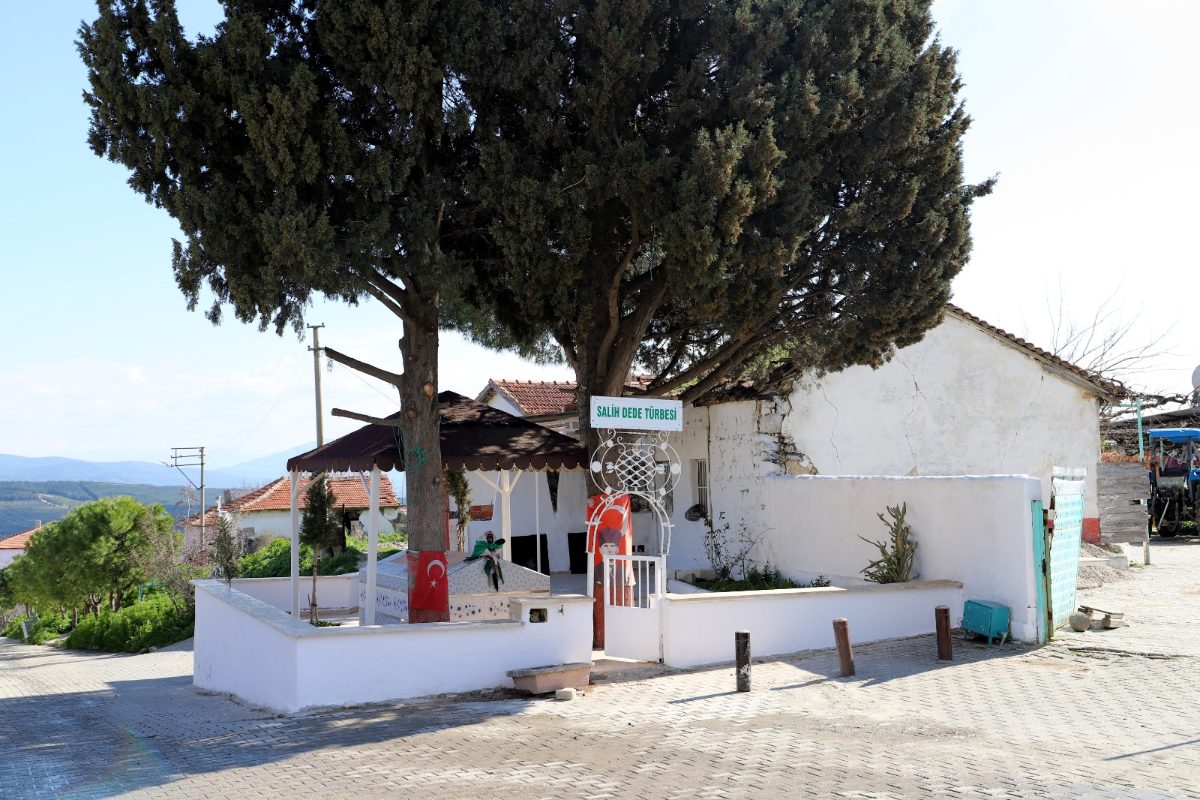 Saruhanlı Belediyesi, ilçe genelinde tarihi ve manevi değerlere yönelik çalışmalarını sürdürüyor. - Fotoğraf 1